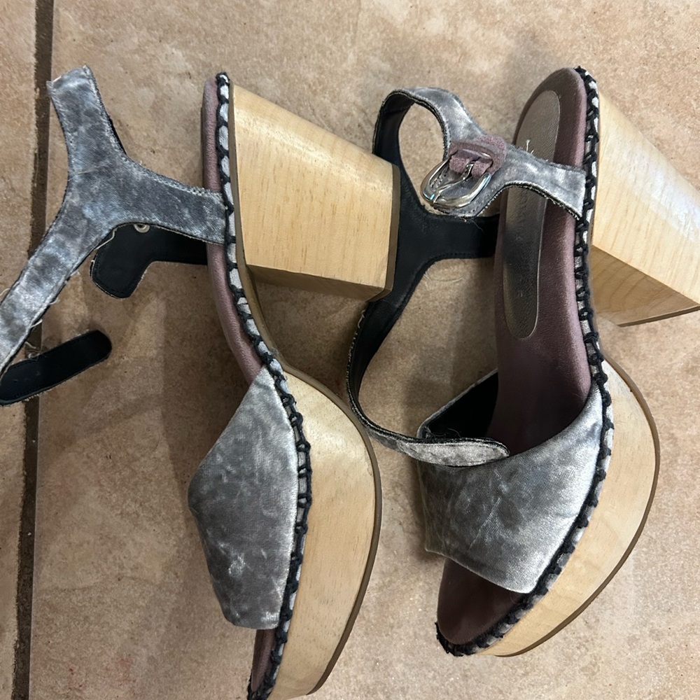 Size 8 RACHEL COMEY clogs